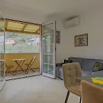 Rivierarent 84 House شقة