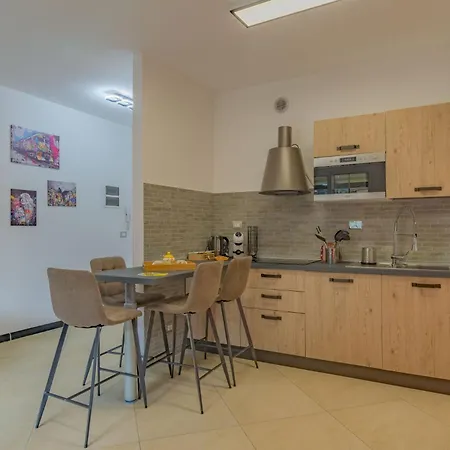 Rivierarent 84 House