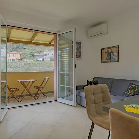 Rivierarent 84 House アパート